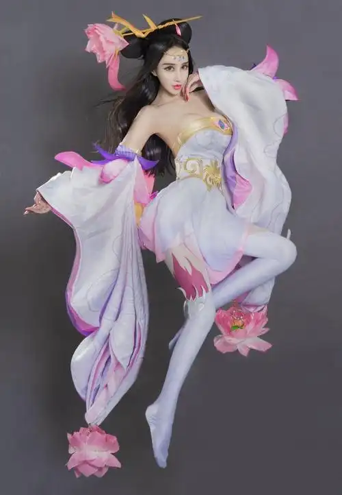 网红嫩模神cosplay, 还原女英雄