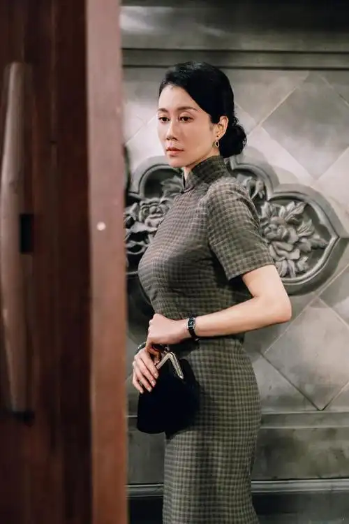 《演员》温峥嵘值得s卡,穿旗袍优雅又大气,42岁状态演技双在线