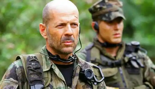 布鲁斯威利斯患痴呆症两年迎来69岁生日五女儿庆祝