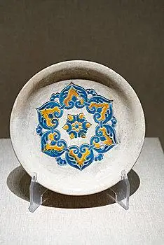 唐代,三彩宝相花纹盘