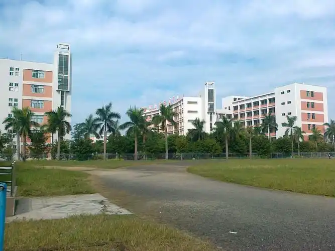 揭西县棉湖镇第一中学