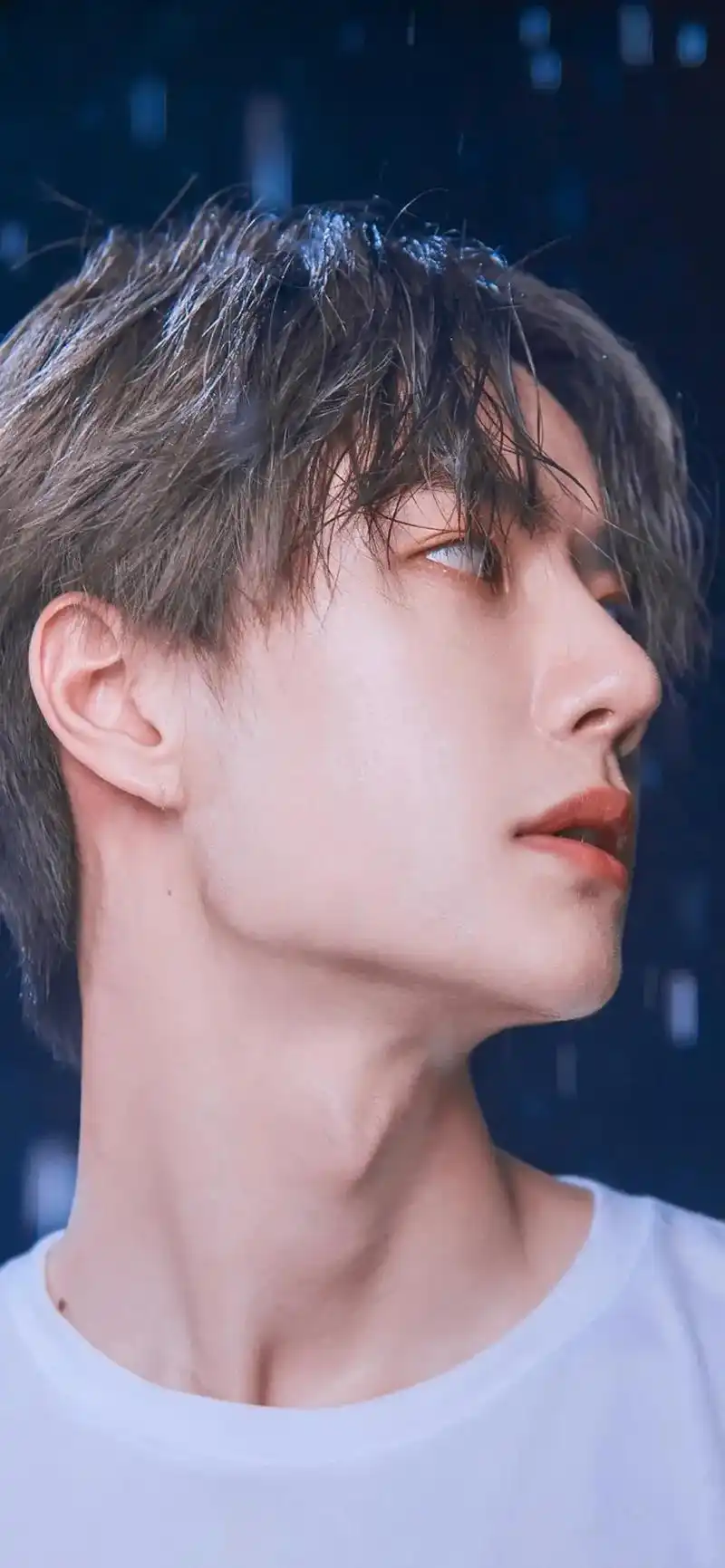 近距离欣赏神颜#王一博 #完美侧颜杀 #高清怼脸 - 抖音