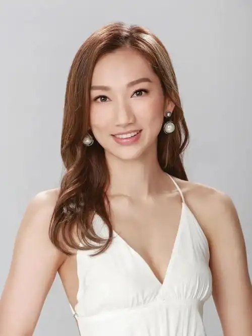 2021年香港小姐12强出炉了这身材是什么水平