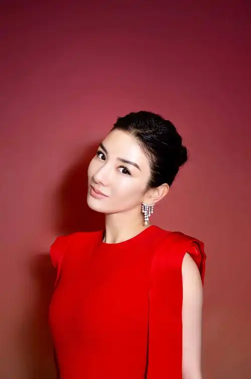 黄奕:过往情深义重不后悔,但我不会回头丨人物