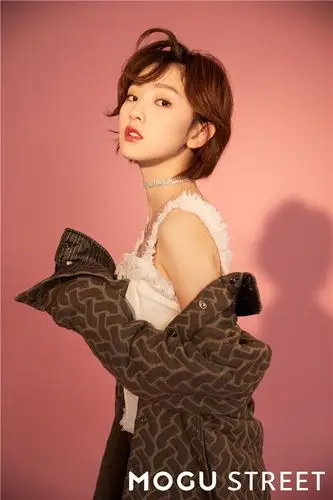 孙艺宁蘑菇街写真曝光简单时尚解锁秋日新穿搭