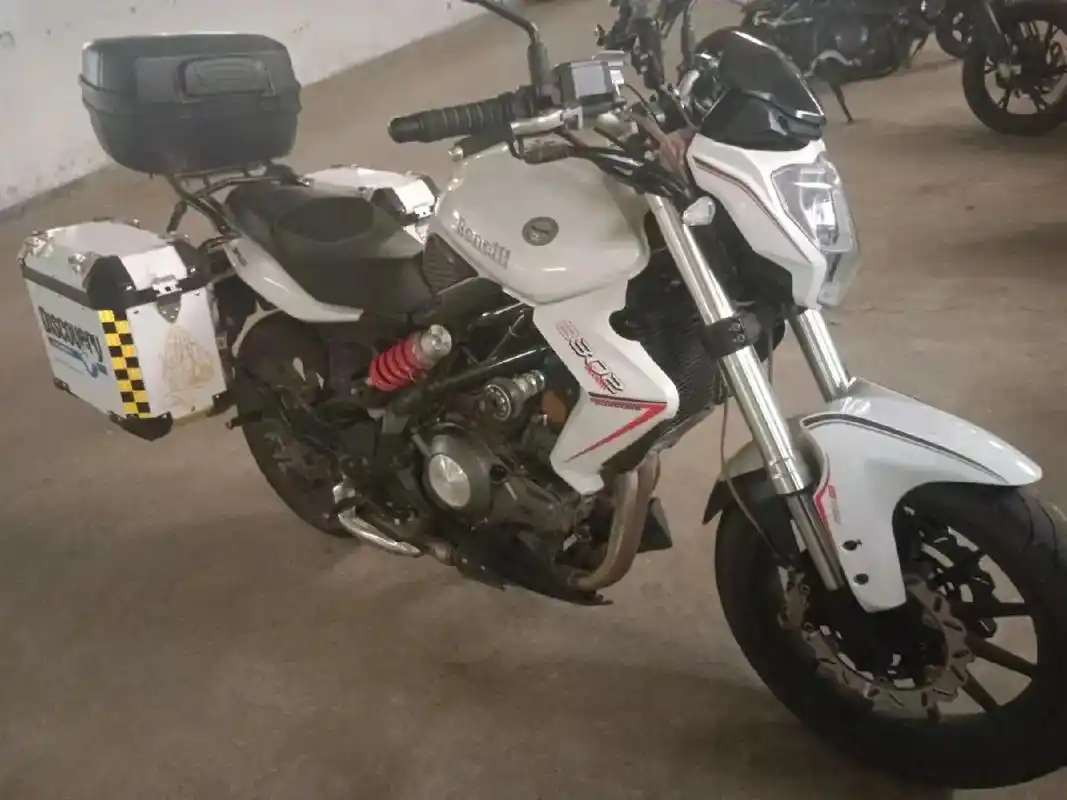 贝纳利300.朋友的车子,贝纳利300一辆,16年的 - 抖音