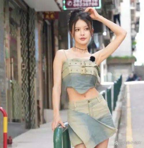 《歌手2024》新主持人长相奇特,满满科技感,网友:跟妖怪似的!