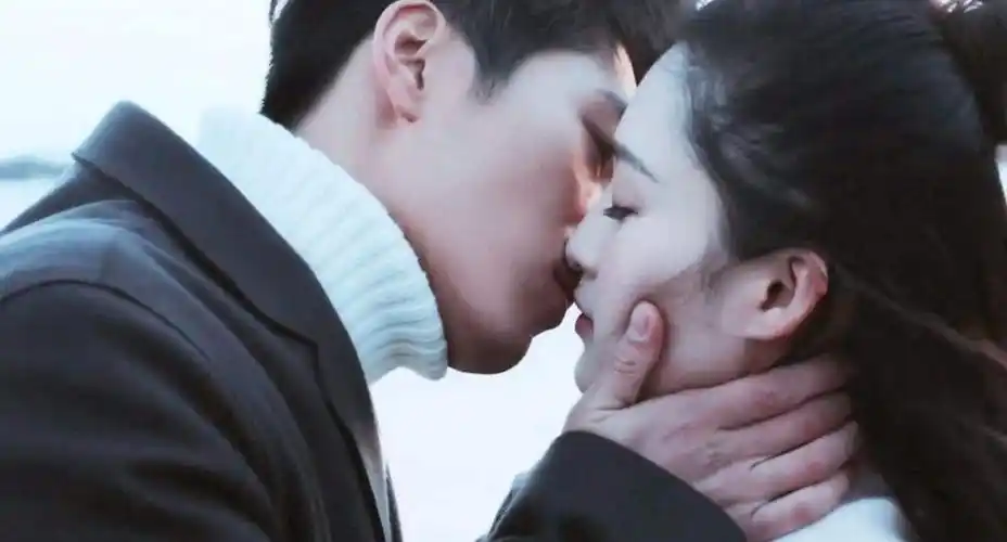 窦骁前女友#承认与何超莲恋情,曾吻过古力娜扎李沁唐嫣陈乔恩等女星