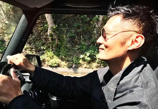 余文乐曝光madnessx匡威allstar1970s联名鞋款