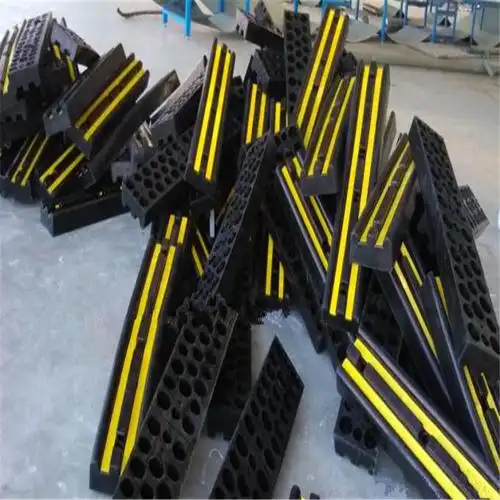 厂家批发橡胶防撞块防撞胶条防撞柱机器设备护栏货源热销款批发