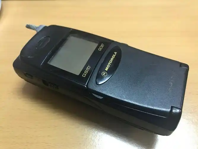 > 有人说,他们家95年大哥大.