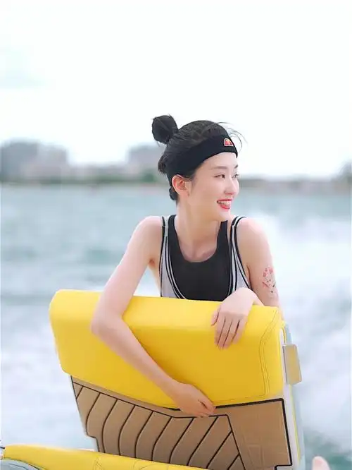 乔欣小姐姐来夏日冲浪俱乐部尾波冲浪啦