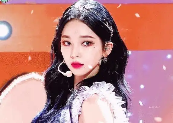 柳智敏,2000年4月11日出生于韩国京畿道城南市盆塘区,韩国女歌手,女子