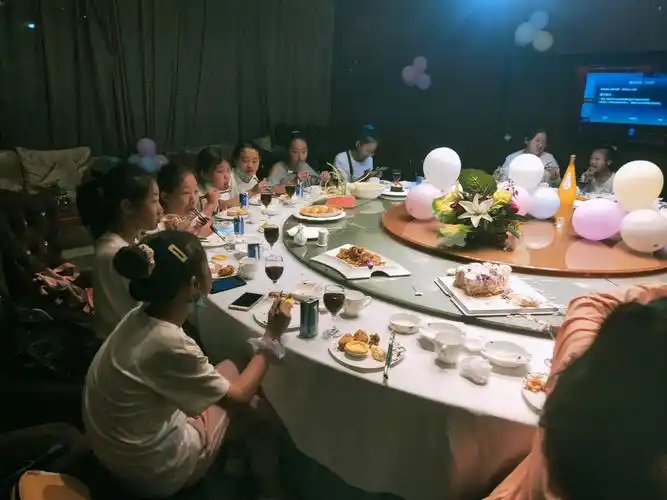 美丽可爱漂亮快乐的十二岁生日宴会