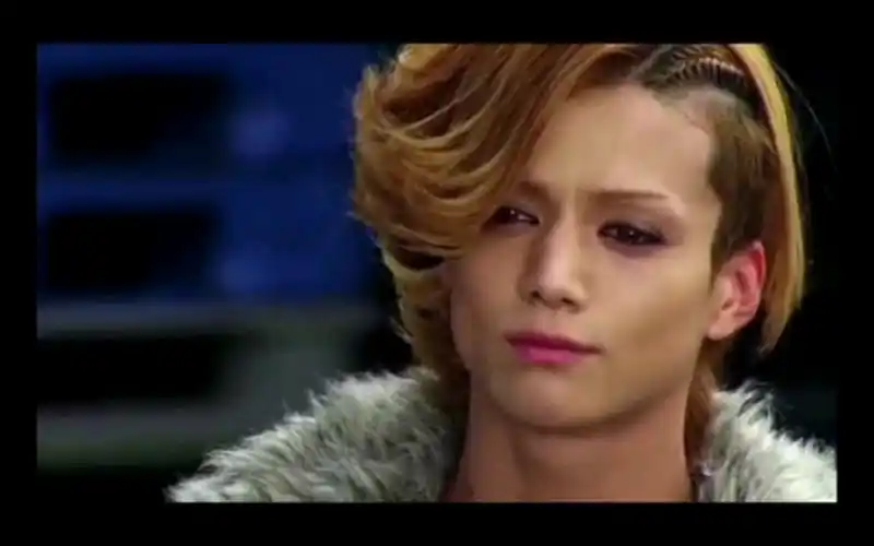 假面骑士ooo〗原来10年前,安库的表情就说明了一切.