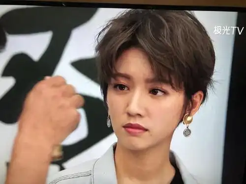 使徒行者3蔡思贝还挺好看的