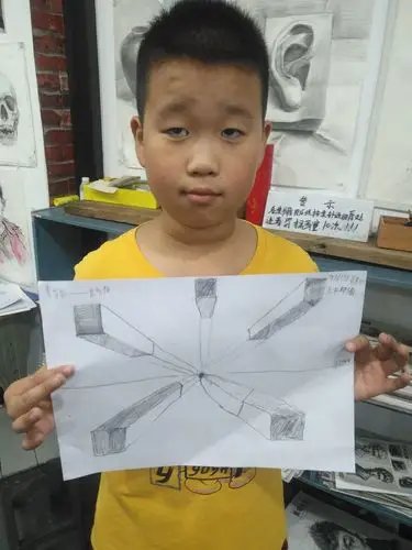 丹美画室趣味素描色彩班七月十三日星期一课题《物象空间的立体表达》