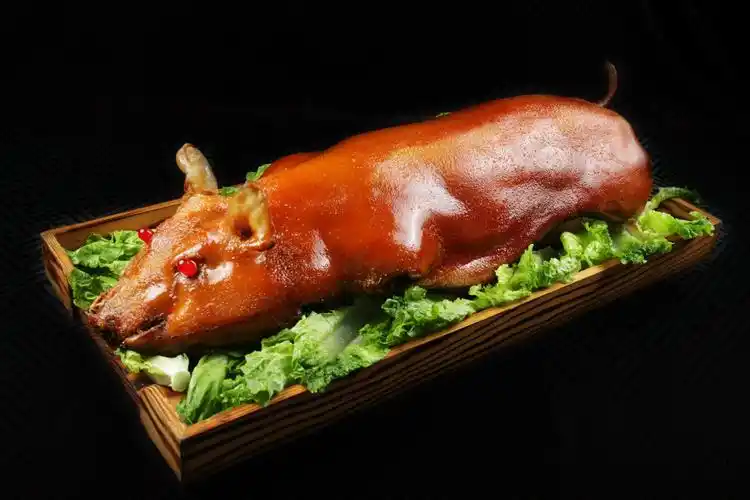 首页 菜品详单: 鸿运乳猪全体 石斛炖水鸭汤 芝士伊面焗龙虾 鲍汁玉掌