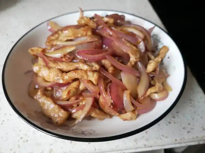 洋葱炒肉