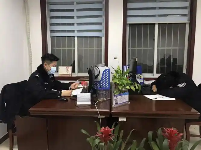 "疫"路同行 写美篇     "您好,我是巨野县公安局北城派出所的工作人员