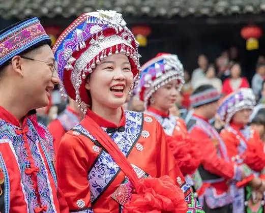 组图52对新人在武隆犀牛古寨举行土家族婚俗集体婚礼