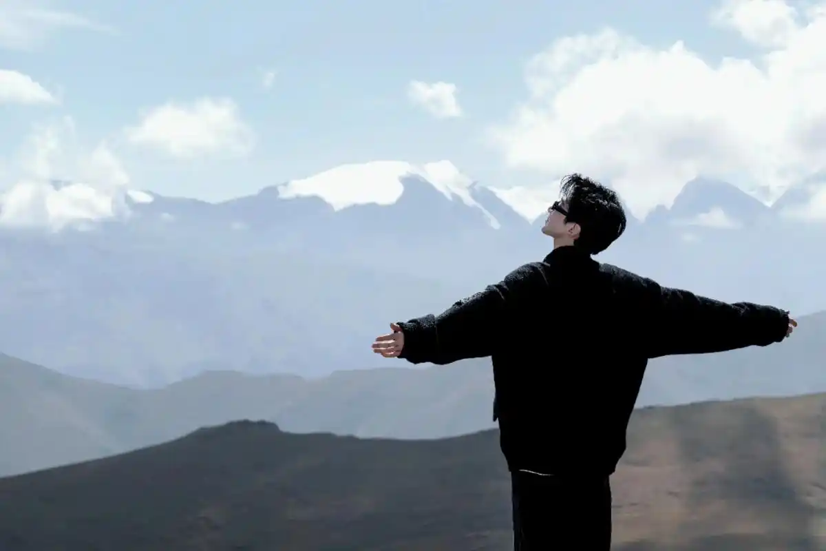 不管了,我先用上了97.#白敬亭 #电脑桌面 #平平无奇 - 抖音