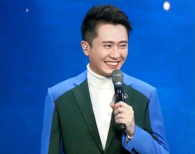 电视主持人杨帆一家四口幸福美满,就是大女儿让我"头疼"_父亲_小号