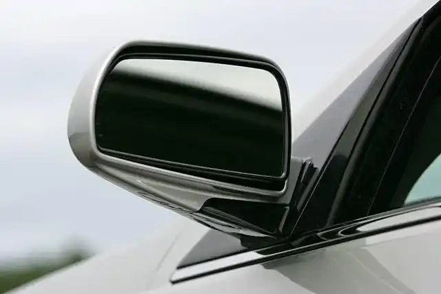 2005款凯迪拉克sts后视镜