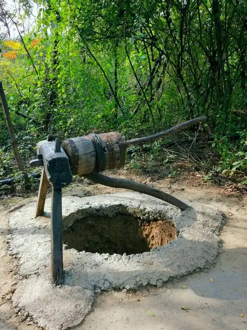 辘轳提水井.