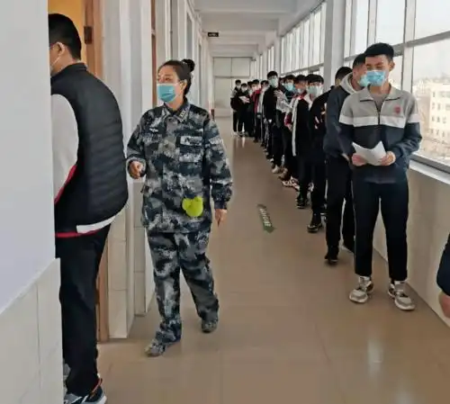 济南空军招飞中心到惠民县进行飞行员初检