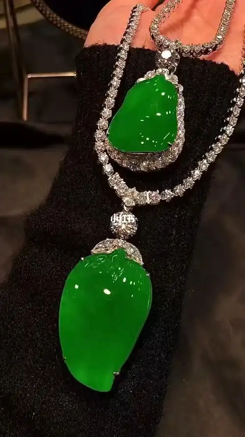 翡翠帝王绿吊坠