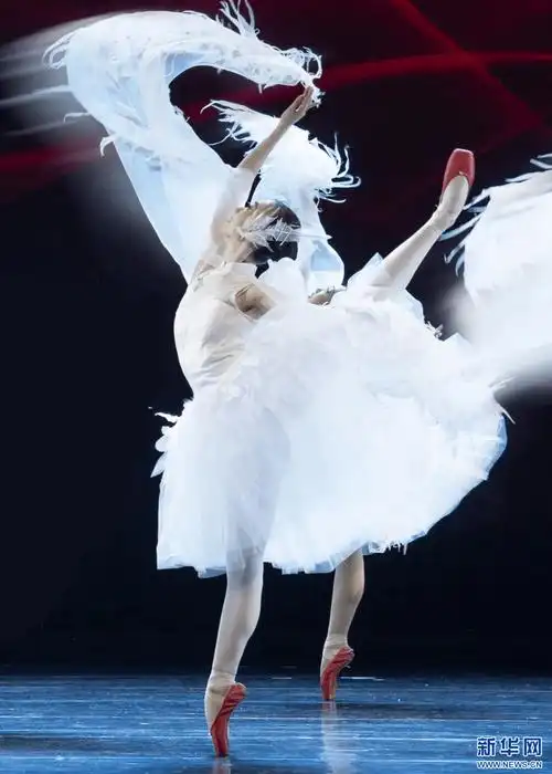 重庆芭蕾舞团《归来红菱艳》将于8月11日首演_艺术_剧照_民族