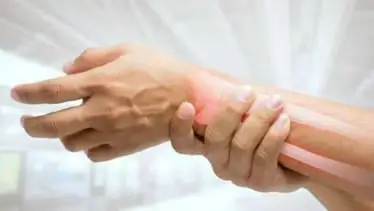 经常手麻脚麻的人千万不能大意这可能是疾病来临的征兆