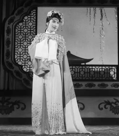 袁雪芬:做有灵魂的演员 | 尤伯鑫_越剧