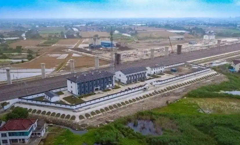 太仓站,太仓南站,太仓港站太仓境内设有通沪铁路通车在即通沪铁路是