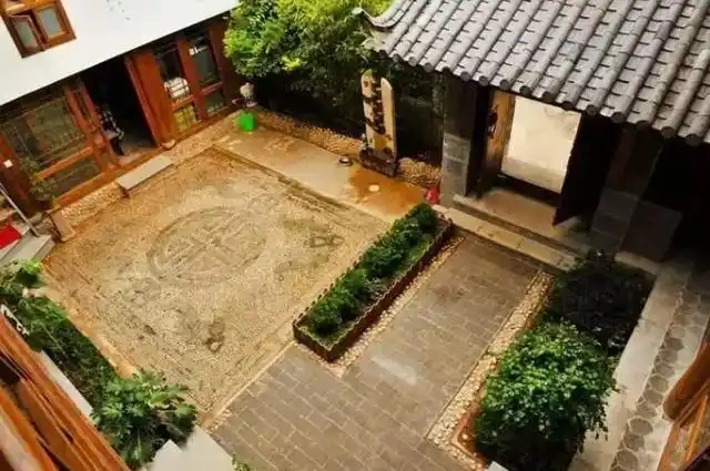 分庭抗礼造句,形容古代庭院的成语?