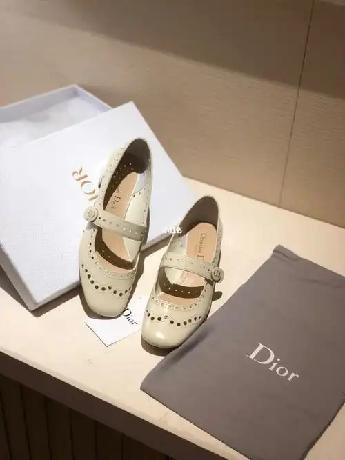 ootd|dior迪奥玛丽珍娃娃鞋上脚超好看_迪奥怎么样_dior迪奥_ootd