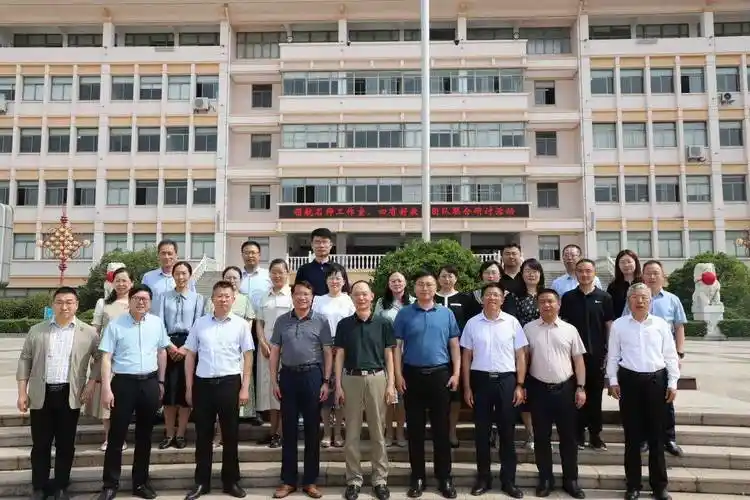 四有"好教师团队联合教学研讨活动在大丰高级中学举行_作文_思辨_写作