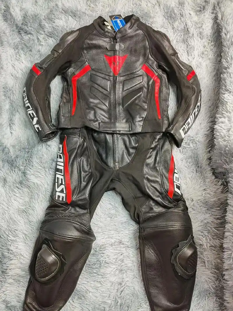 摩托车机车连体皮衣 - 抖音