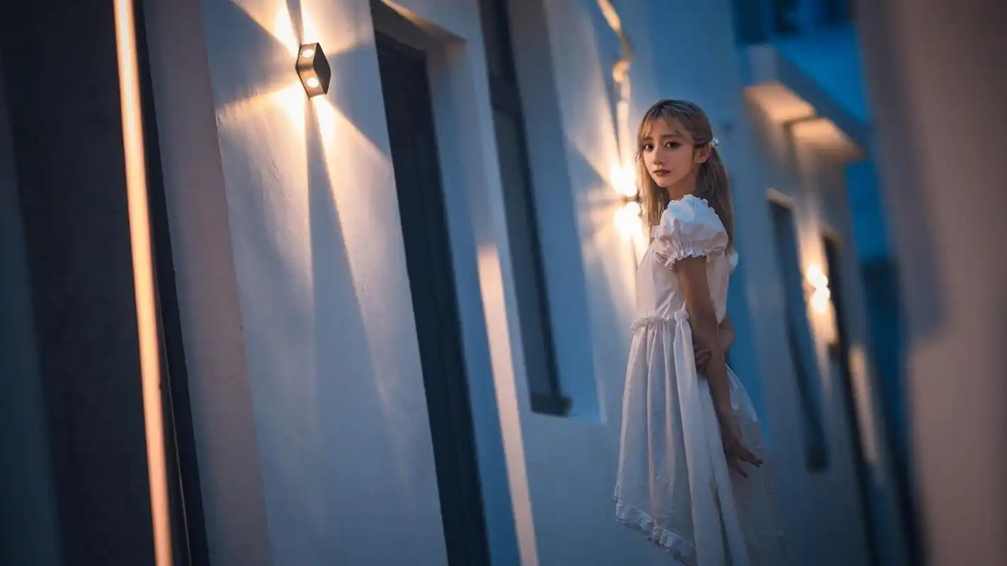 白裙小姐姐纯情清新写真桌面壁纸