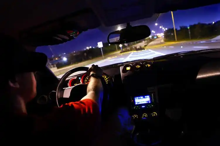 西方人,背部,一个人,坐,横图,室内,夜晚,道路,路,公路,汽车,欧洲,欧洲