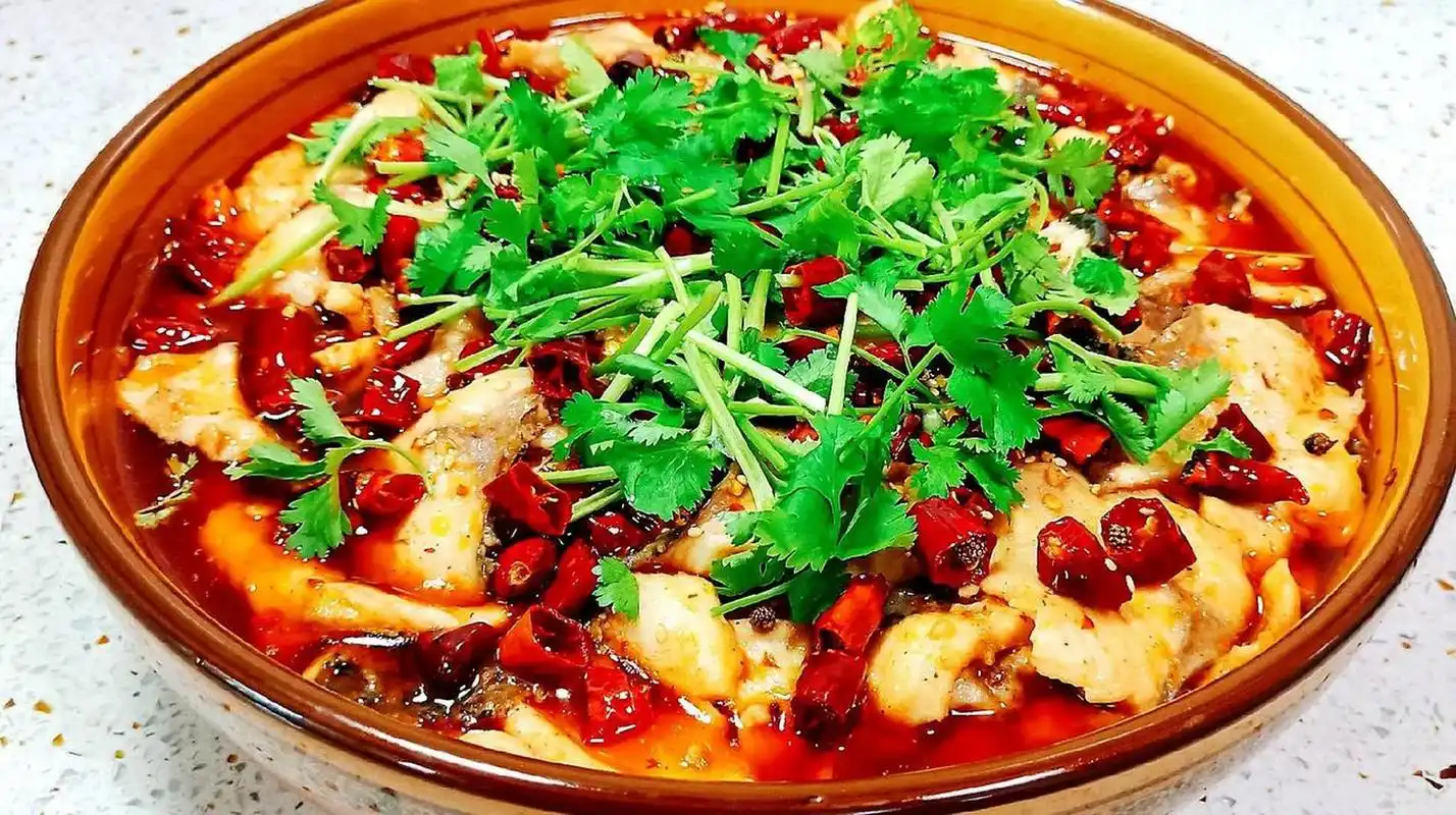 水煮鱼:四川特色鱼类美食,采用加工技艺让鱼片水煮熟,搭配辣椒,花椒