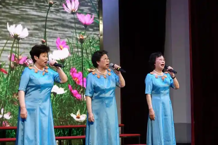 女声三重唱世纪春雨