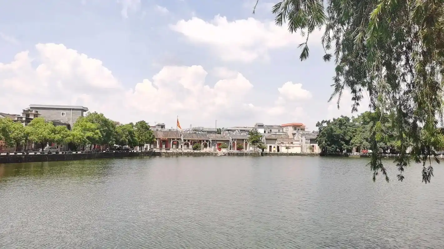 松塘村位于南海区西樵镇.宋末时,村中挖了池塘,且村南的华岭岗 - 抖音