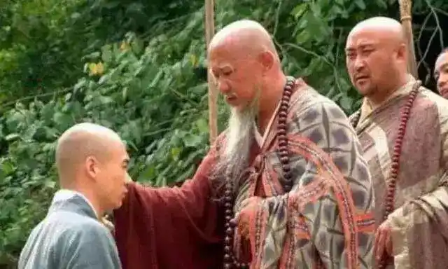 天龙中,庄聚贤修炼易筋经时日尚短,为何可以击败少林方丈?