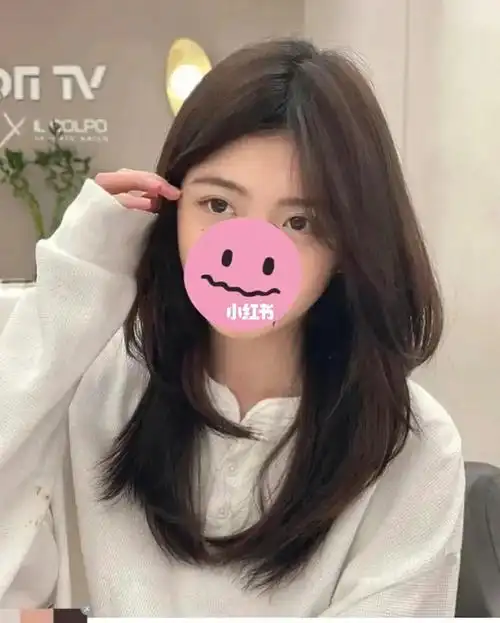 姐妹们剪这款层次感锁骨发77八字刘海显脸瘦