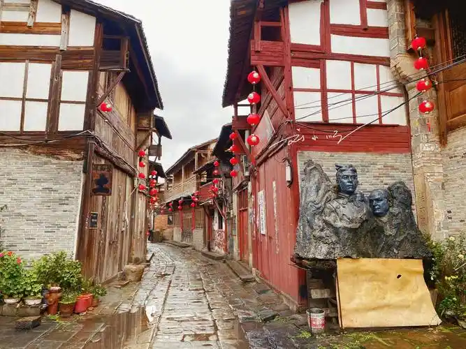 其县城所在地"河口镇"是江西省四大古镇之一,还曾经和石塘镇一起入选