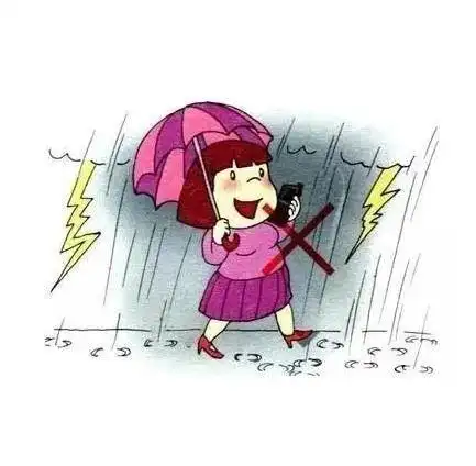 浙江女子骑车遭雷劈身亡!马路车辆络绎不绝,为何偏偏选择她?