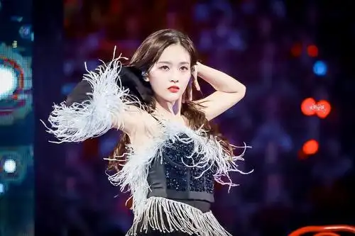 【吴宣仪美图】【吴宣仪凳子舞】【吴宣仪舞台】