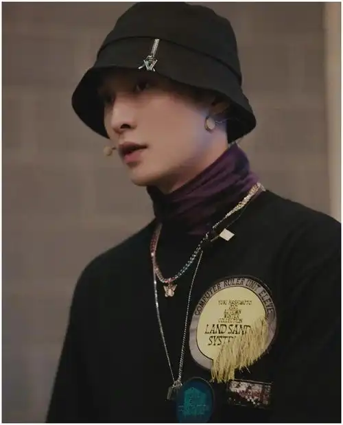 男明星最爱渔夫帽肖战王一博两个风格杨洋刘宇宁男友风